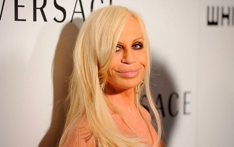 Donatella Versace se retira después de 27 años