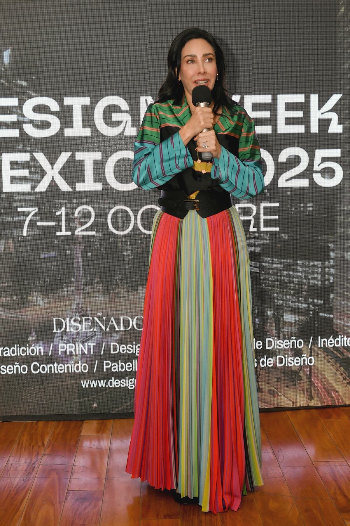 maria-laura-median-de-salinas-en-design-week-mexico-2025-presentacion copia.jpg