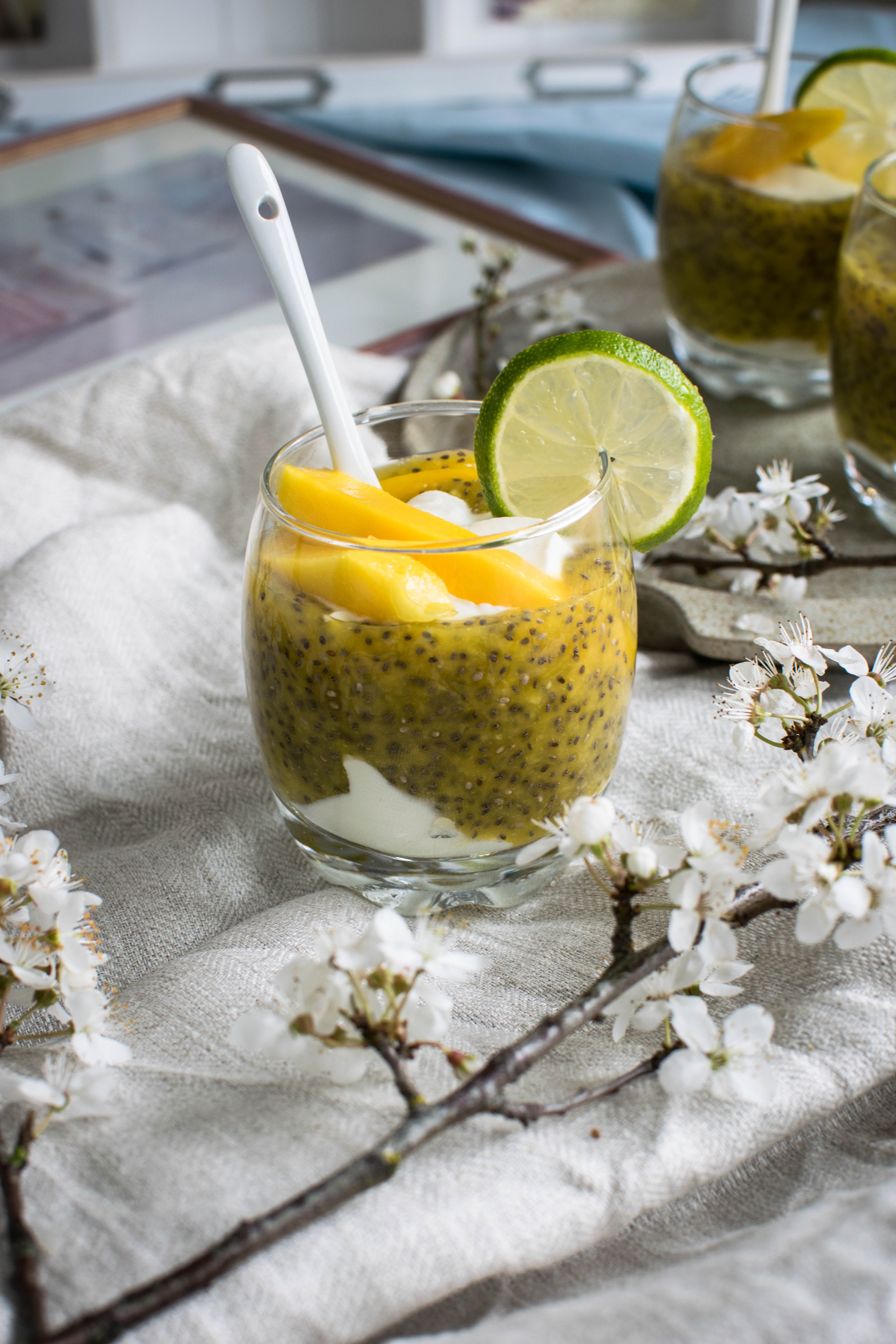 La semilla de chía se puede consumir de diversas formas, desde un pudding hasta un agua fresca de limón con semillas.