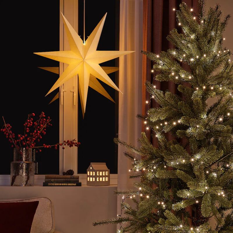 Las luces para tu árbol de Navidad para darle un giro a tu Nochebuena