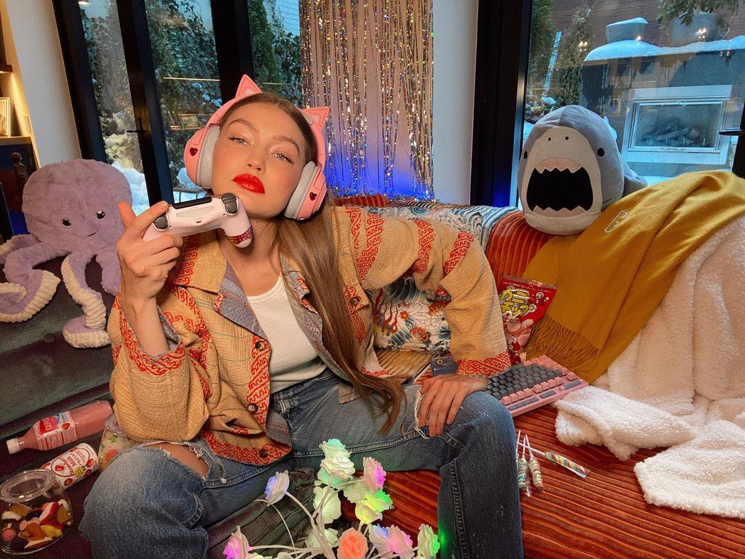 Gigi Hadid. Una de las más felices con su nueva etapa de mamá es Gigi Hadid, incluso adaptó su oficina en un cuarto de juego para su hija.