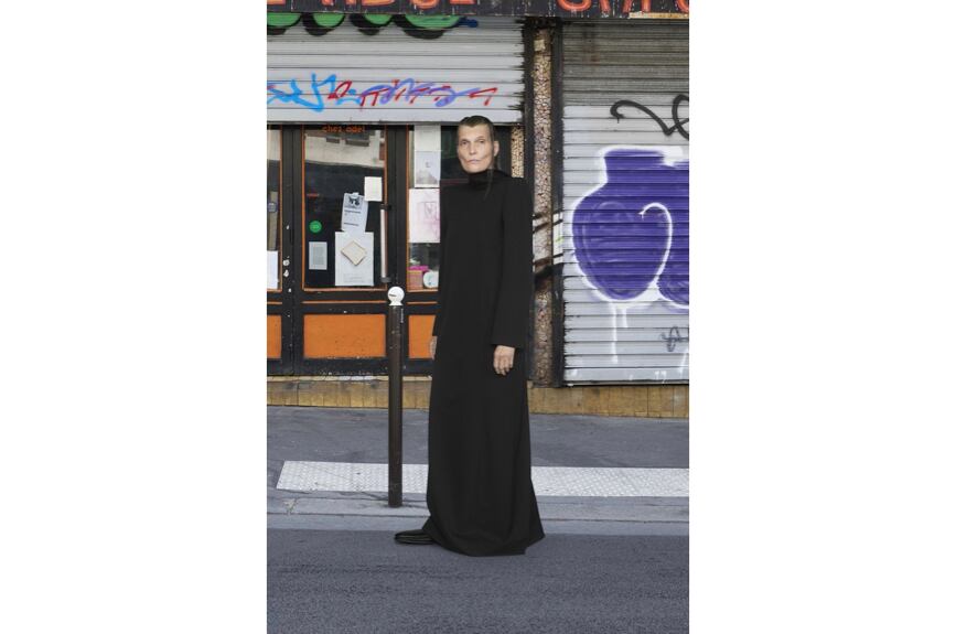 ultima coleccion de balenciaga demna