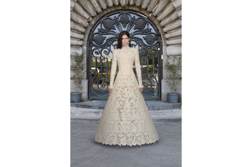 ultima coleccion de balenciaga demna