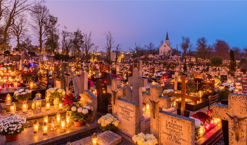 todos los santos en cementerio de polonia