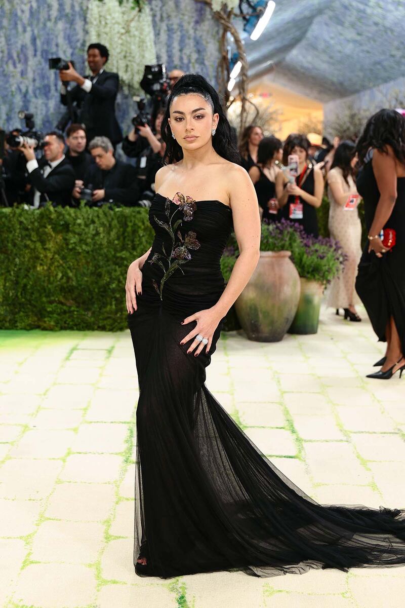 Charli XCX en la MET Gala 2026