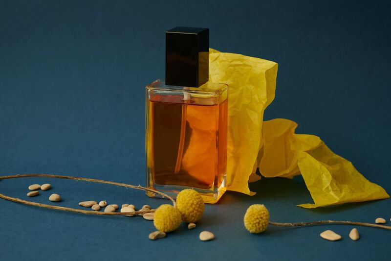 botella de perfume, naturaleza muerte