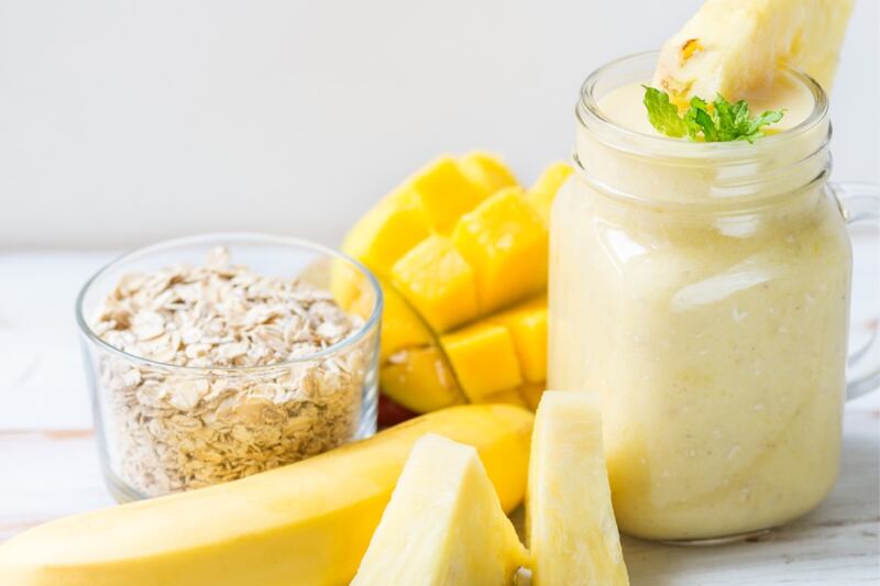 licuado con piña para fortalecer rodillas