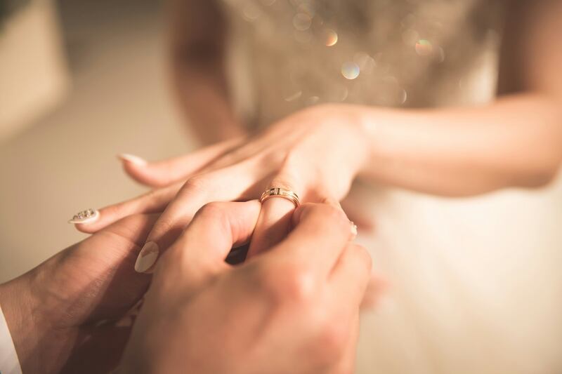 supersticiones de boda tirar los anillos
