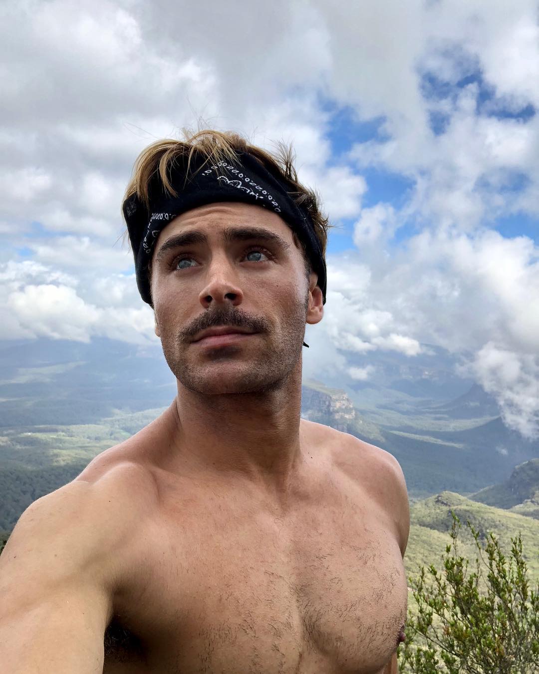 Zac Efron. El joven y atractivo actor está soltero después de terminar su relación con Vanessa Valladares, la modelo australiana que le había robado el corazón.
