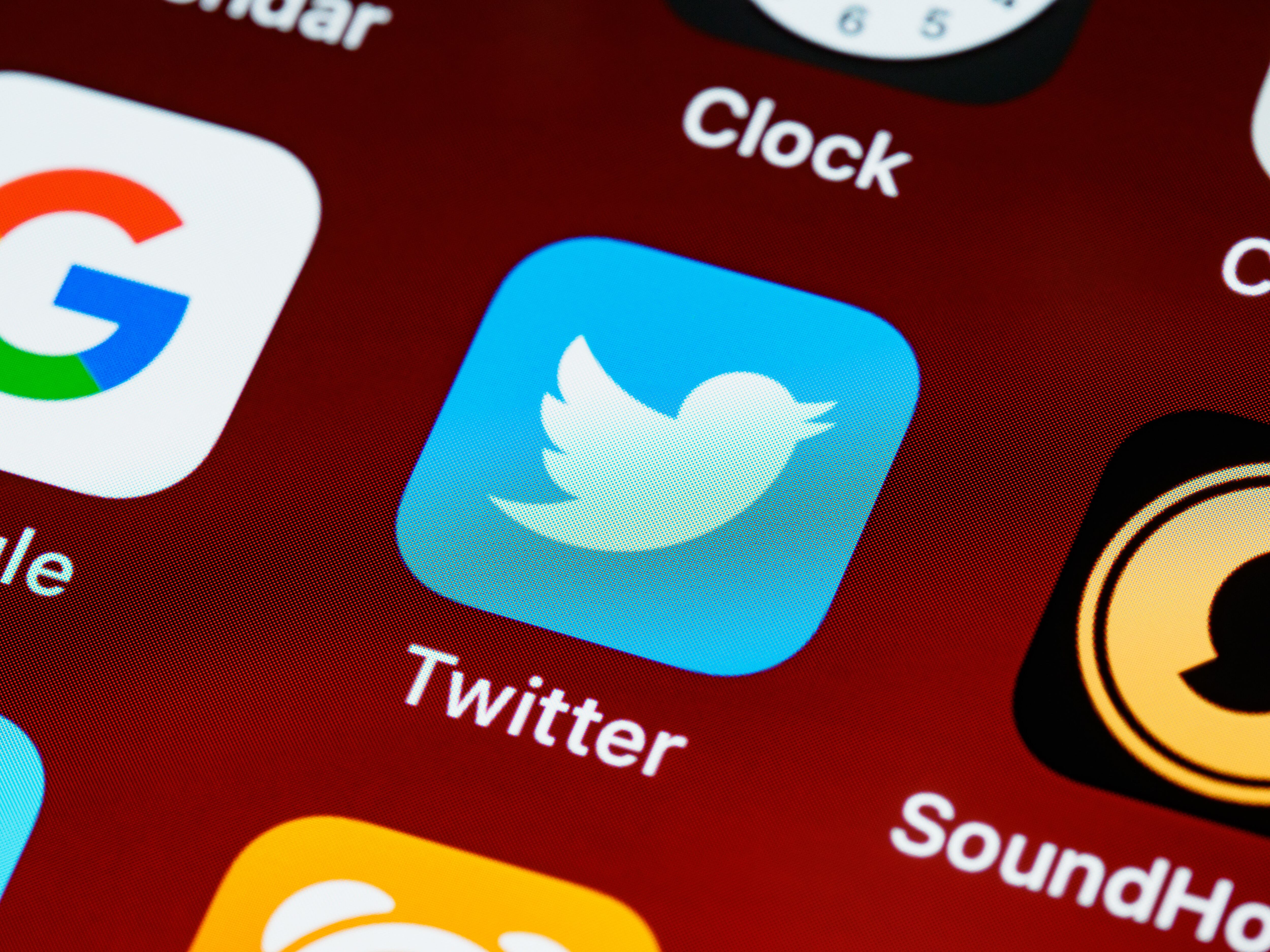 Y gracias una filtración de información, se rumora que esta nueva versión está más cerca de lo que esperamos y su nombre será Twitter Blue.