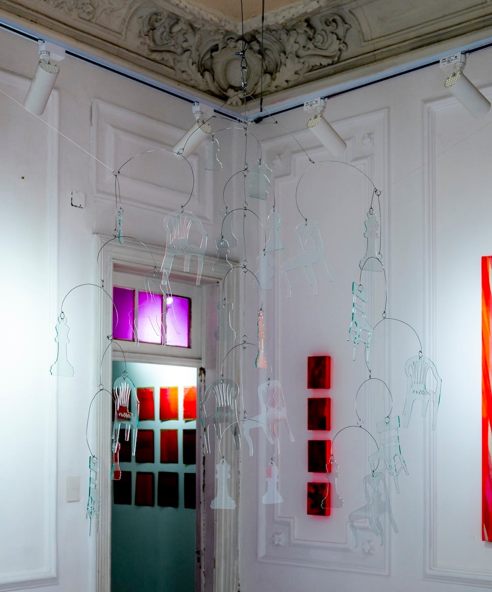 obra de Charlotte Hailstone Wu en la exposición CHECK IN en Synonym Gallery en colaboracion con La Artistería