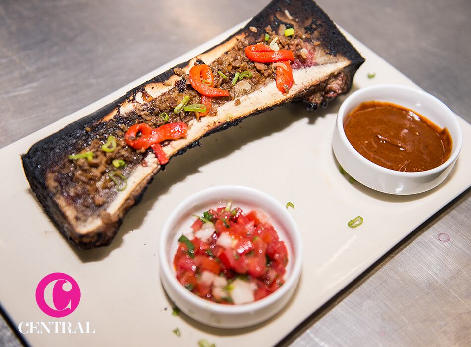 Tuétano con chiles aromáticos a las brasas