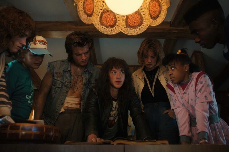 ¡Ya están aquí las primeras imágenes de 'Stranger Things 4: Volumen 2'!