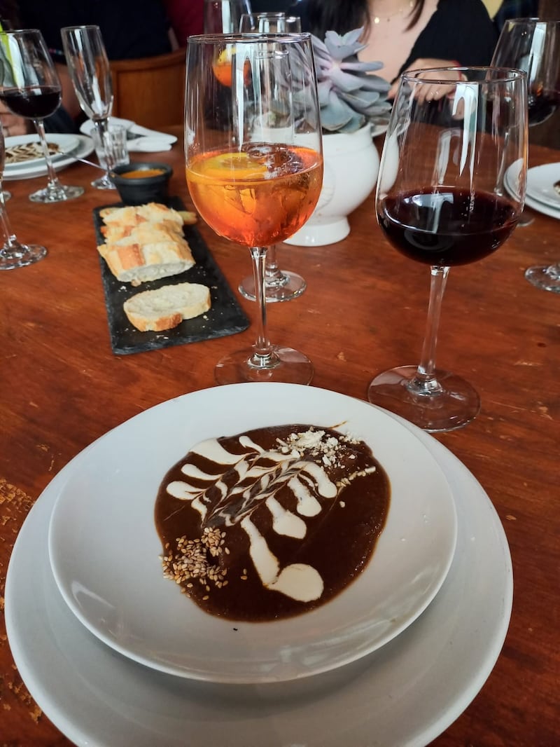 Enchilada de mole poblano