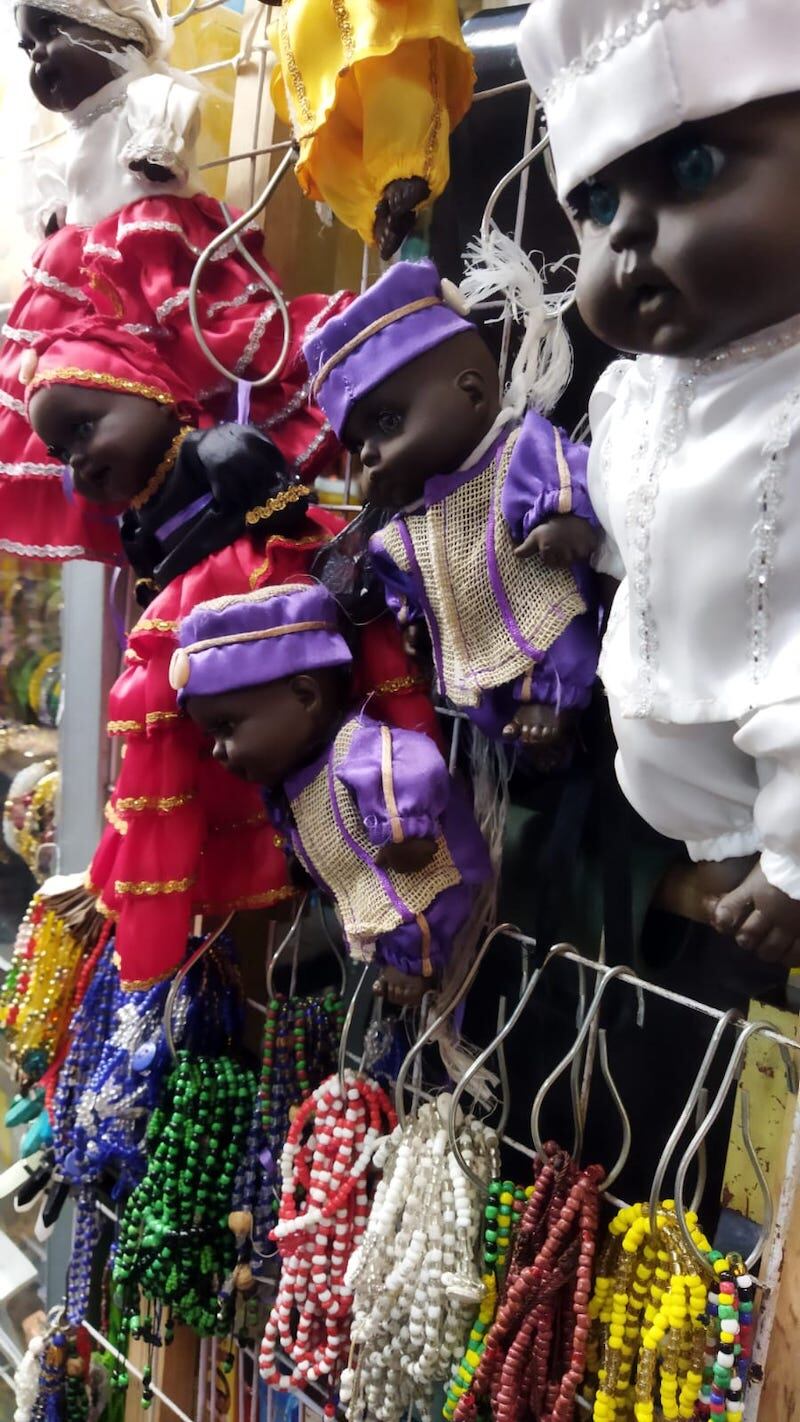 muñecos en el mercado de sonora