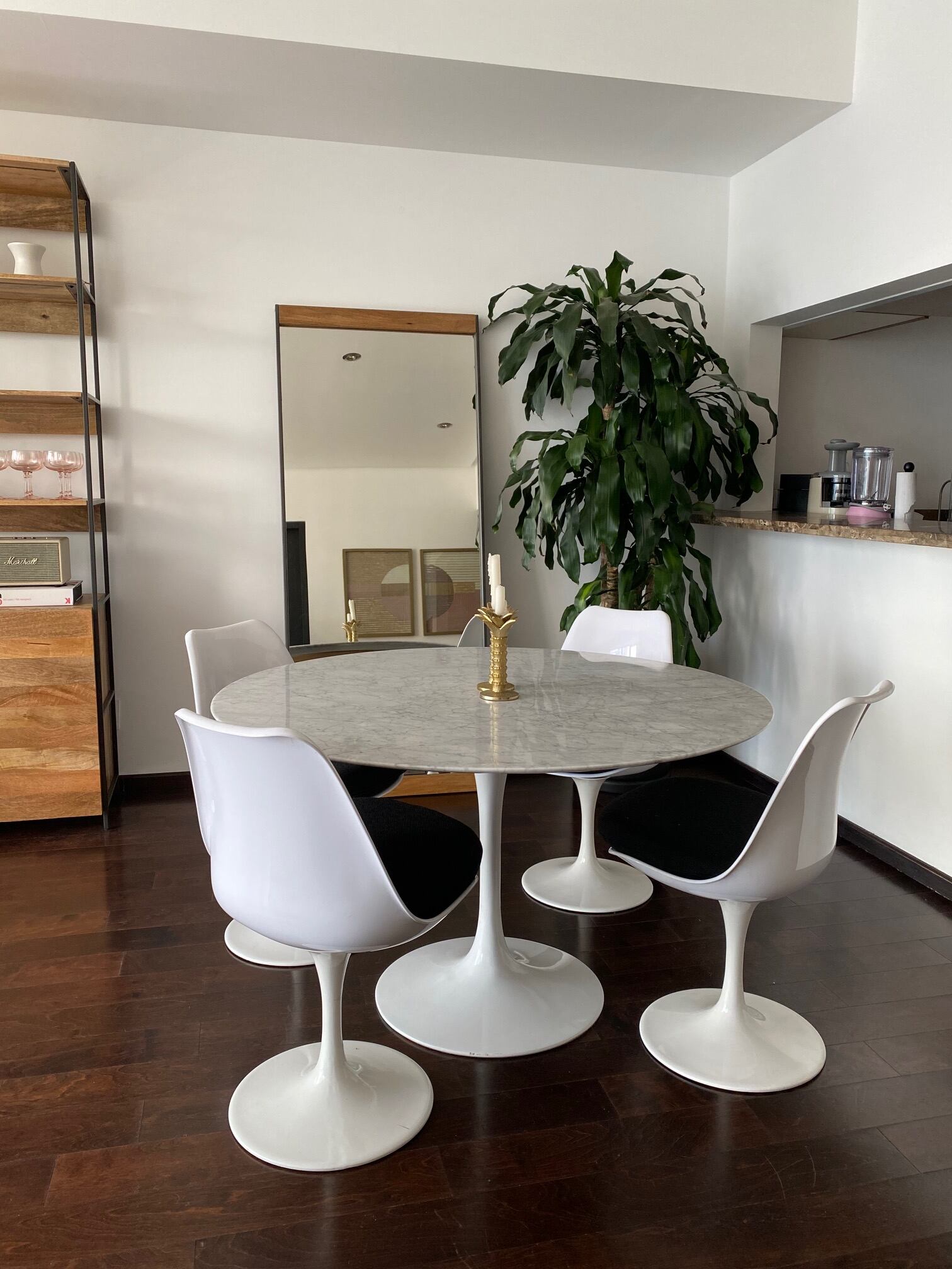 ¿Cuántas charlas, lecturas y entrevistas se habrán realizado desde este comedor?