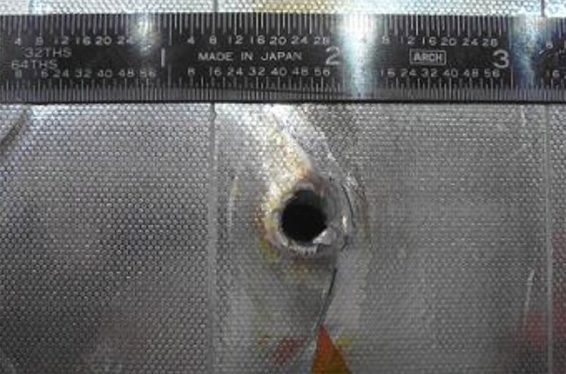 impacto de un micrometeorito en el transbordador Endeavour