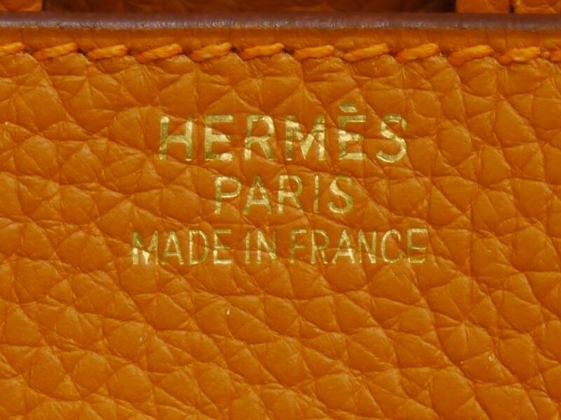 El bolso Birkin de Kylie Jenner tiene un valor de 100 mil dólares